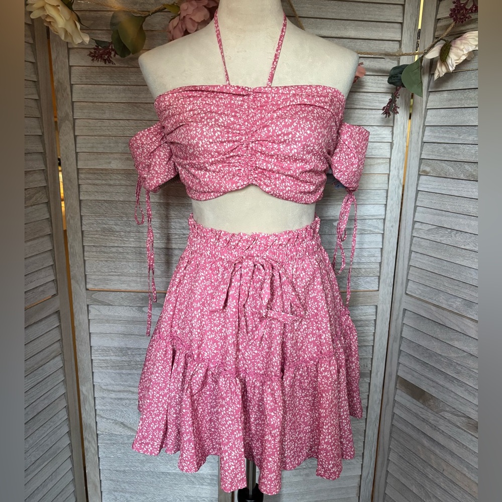 2 Piece Set Women’s SZ LG Pink Floral Pattern Bardot Crop Top+3 Tier Mini Skirt